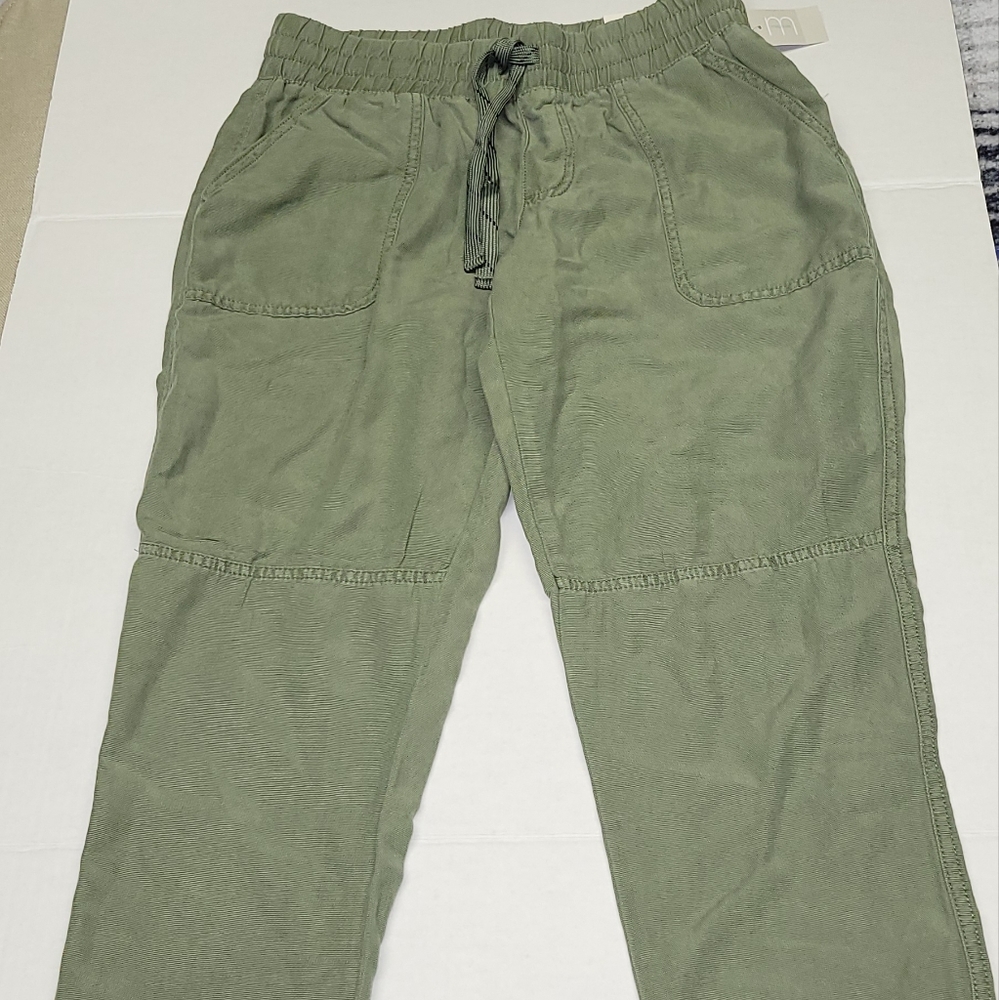 #9007 NWT Maurices Green Weekender Capris